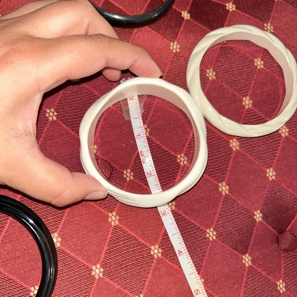 Vintage bracelet bundle  - black and cream colored - Picture 5 of 9